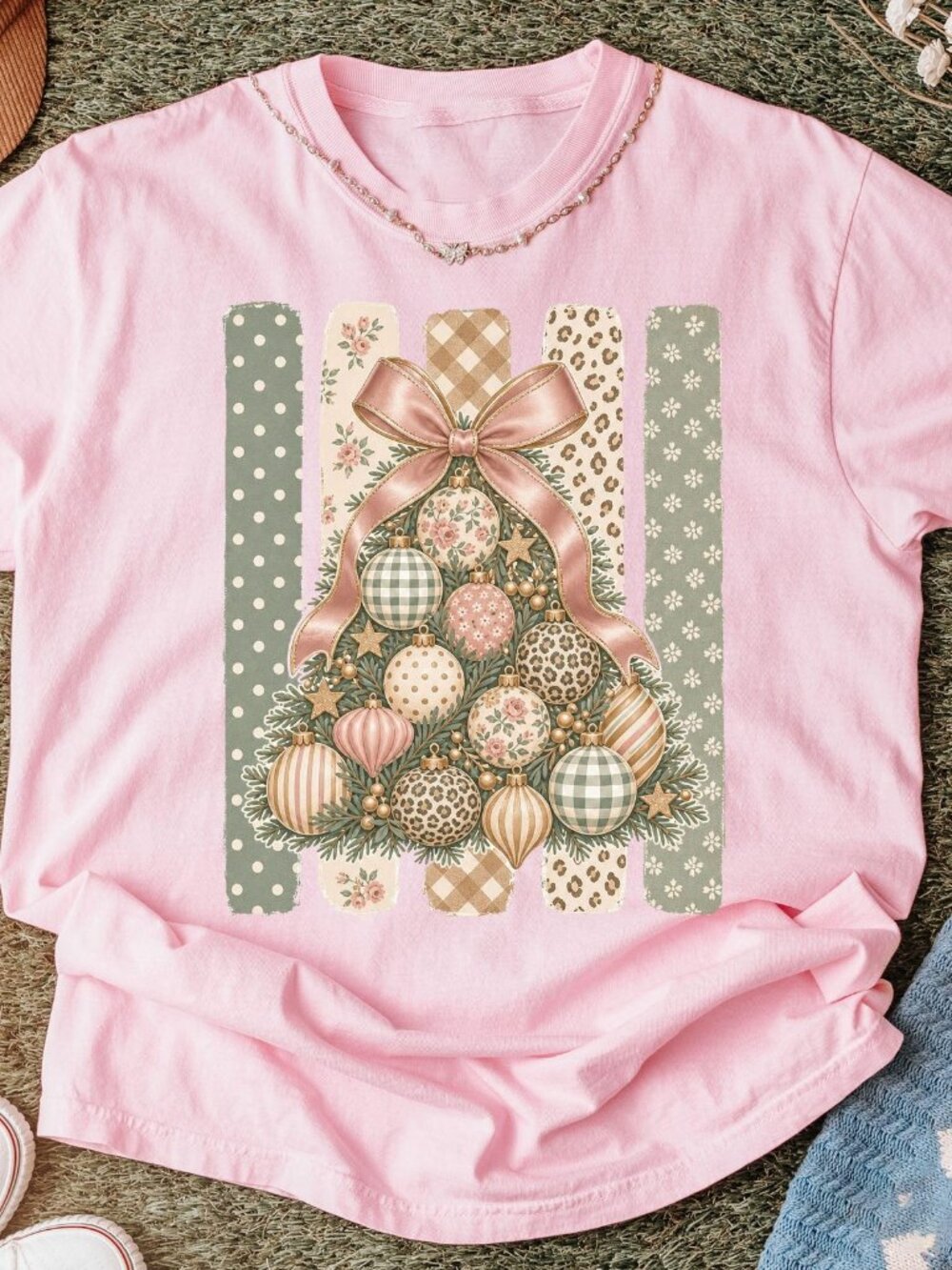 🎀 Coquette Christmas Shirt | Girly Holiday Tee | Pink Bow Christmas T-Shirt